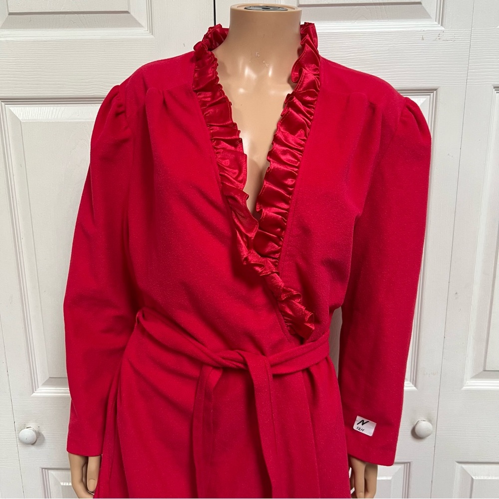 Carriage Court SEARS Red Ruffled Robe Polyester Women’s Size M-L - Picture 15 of 16